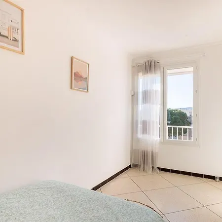 Lavandou Air Conditioned 650 M Front *