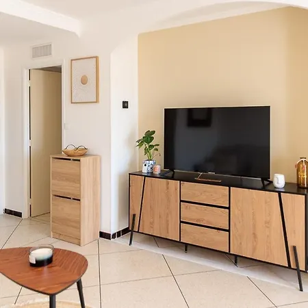 Lavandou Air Conditioned 650 M Front