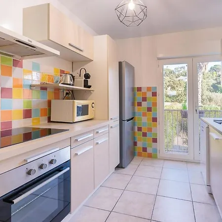 Lavandou Air Conditioned 650 M Front Apartament *